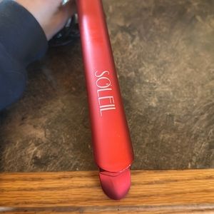 Red soleil hair straightener